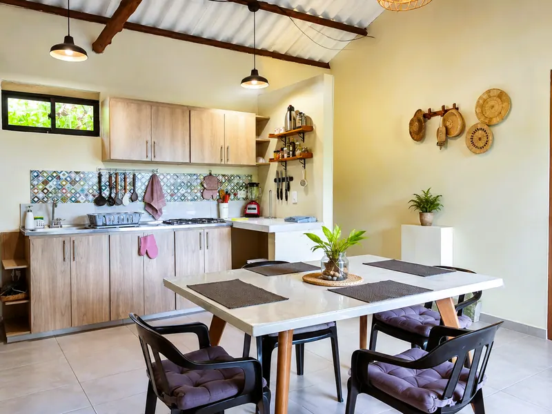 Equipped kitchen with a dining table for four